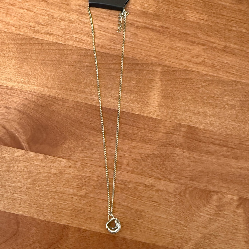 Paparazzi Silver Necklace with Crystal Stone Round Pendant New With Tag 9” - Picture 3 of 5